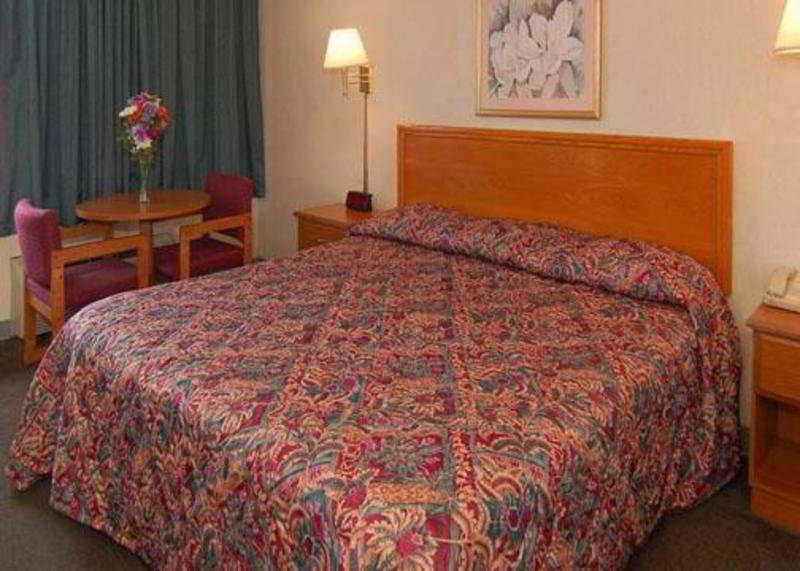 Rodeway Inn Woodbridge Pokoj fotografie