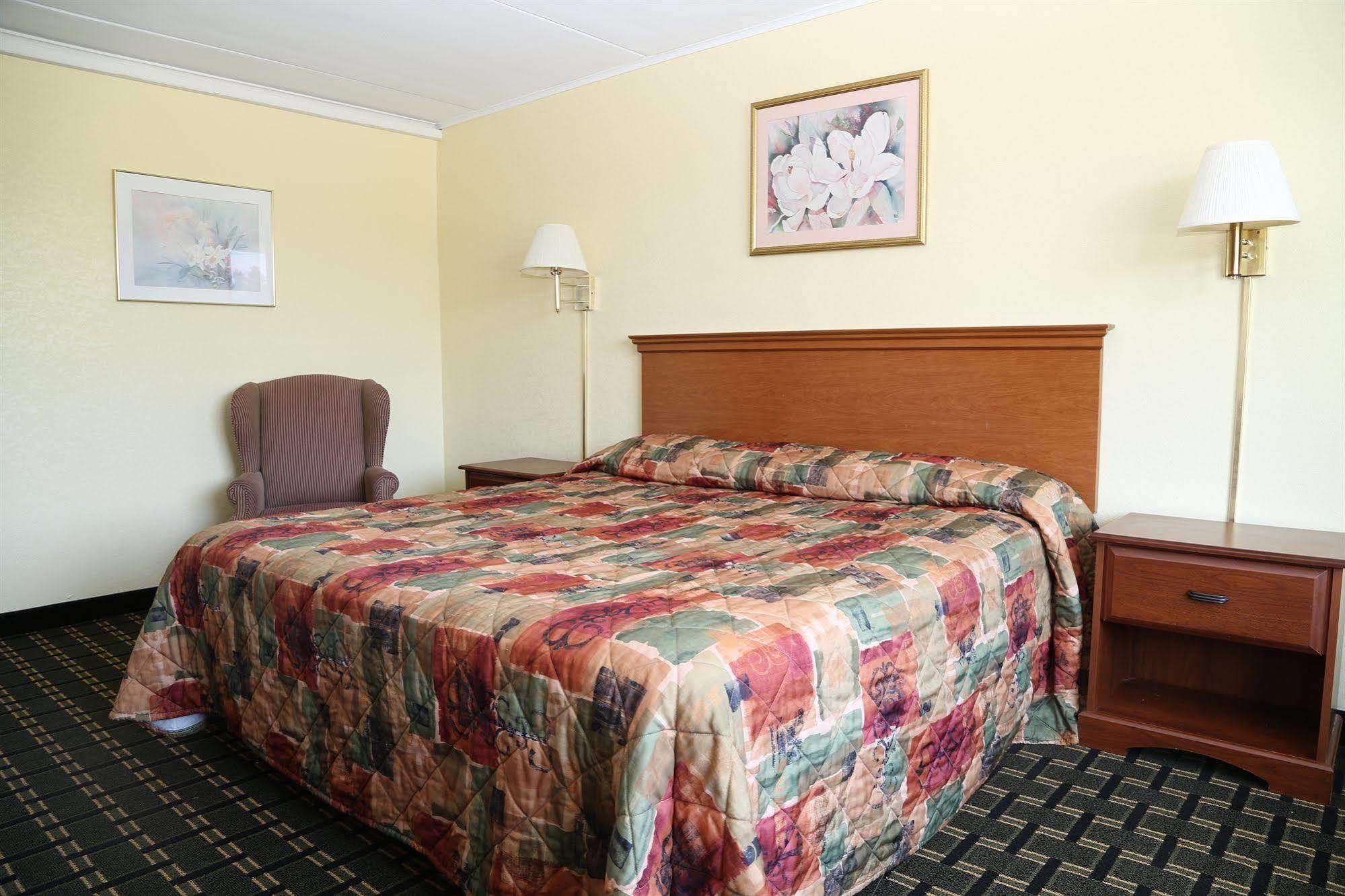 Rodeway Inn Woodbridge Exteriér fotografie